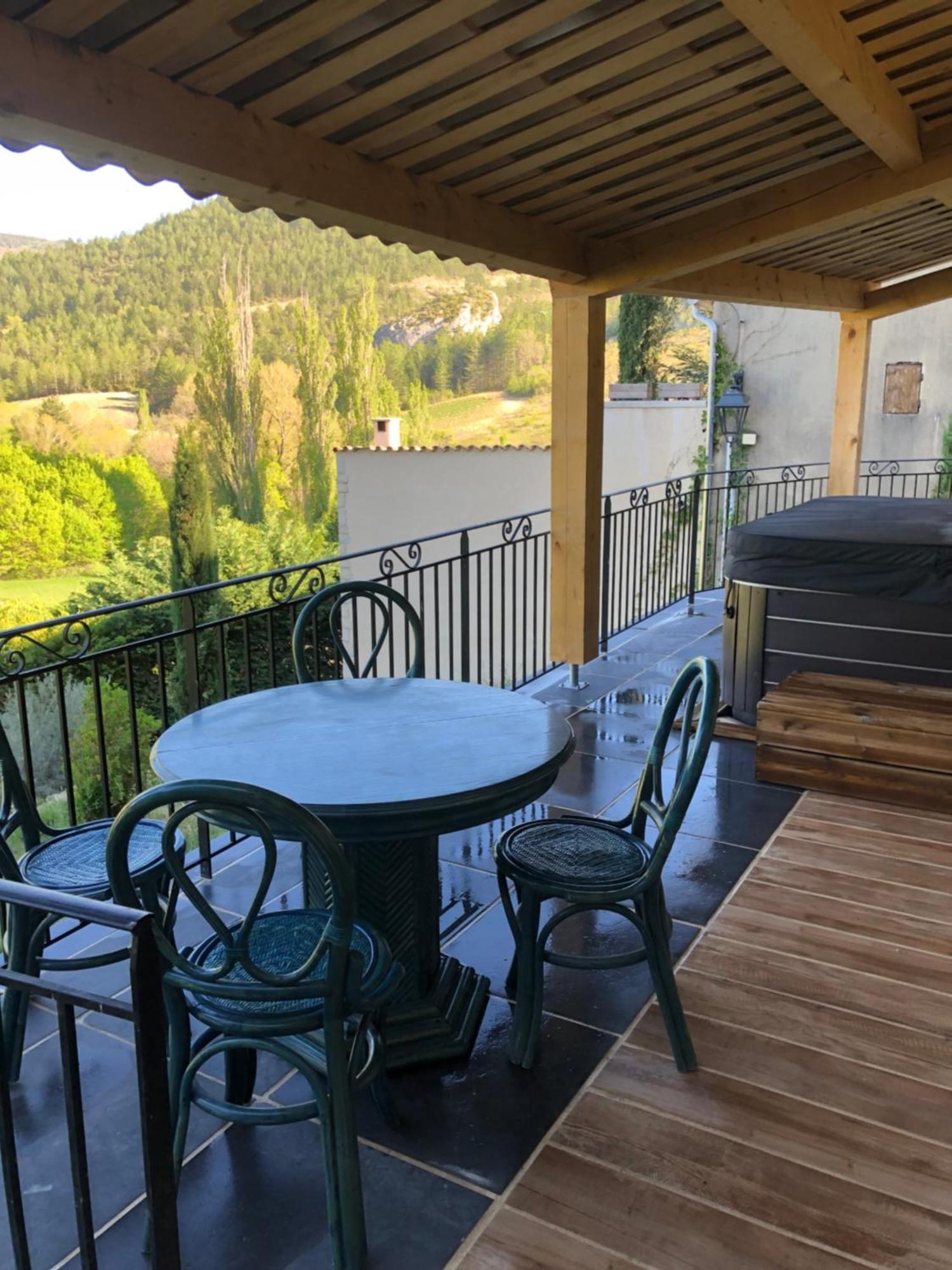 Hotel L'Oustau De La Font Reilhanette Екстер'єр фото