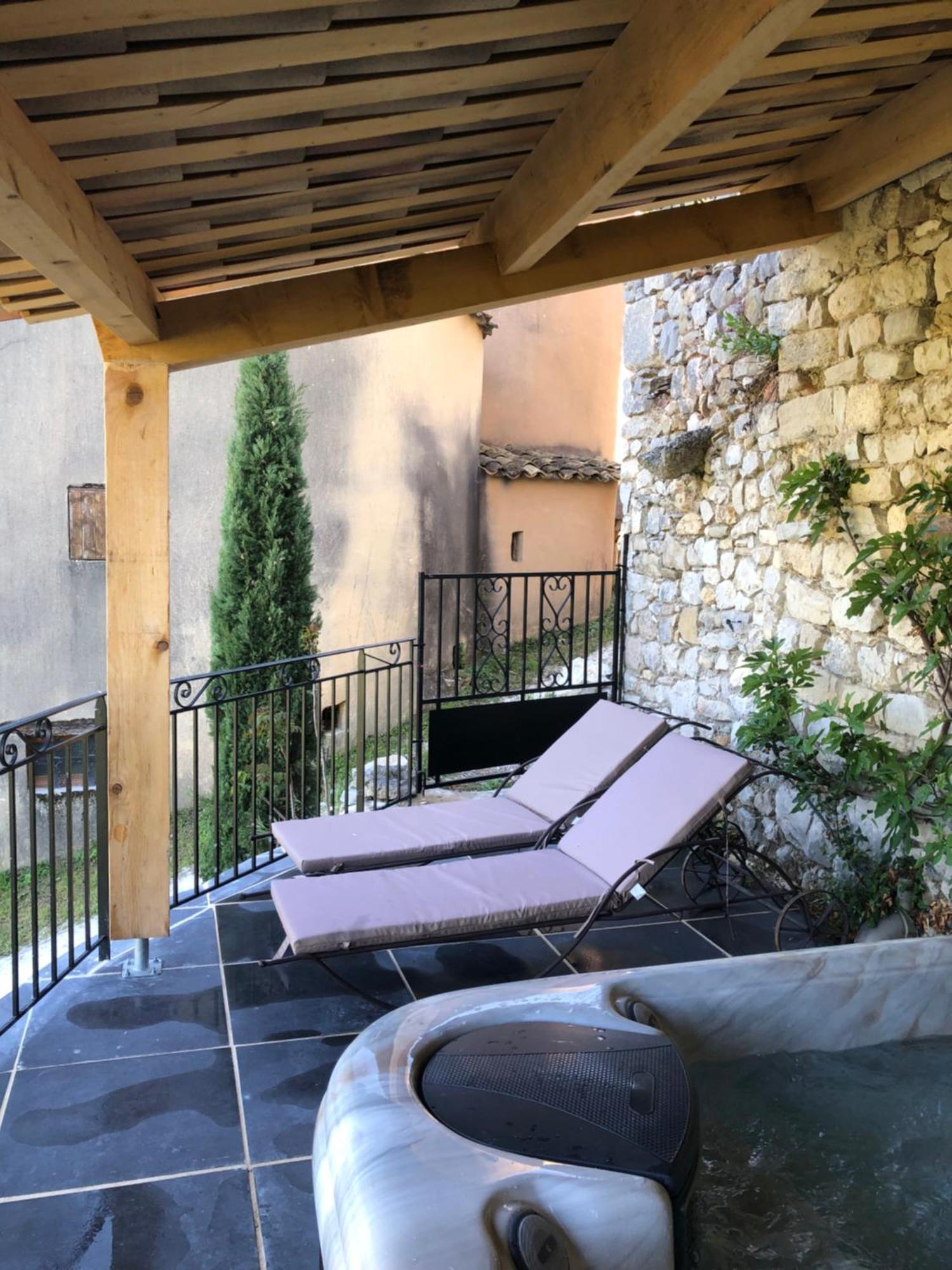 Hotel L'Oustau De La Font Reilhanette Екстер'єр фото
